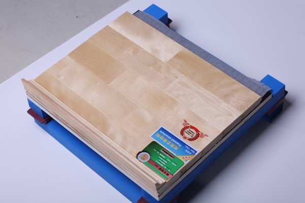 凌海運(yùn)動(dòng)木地板廠家